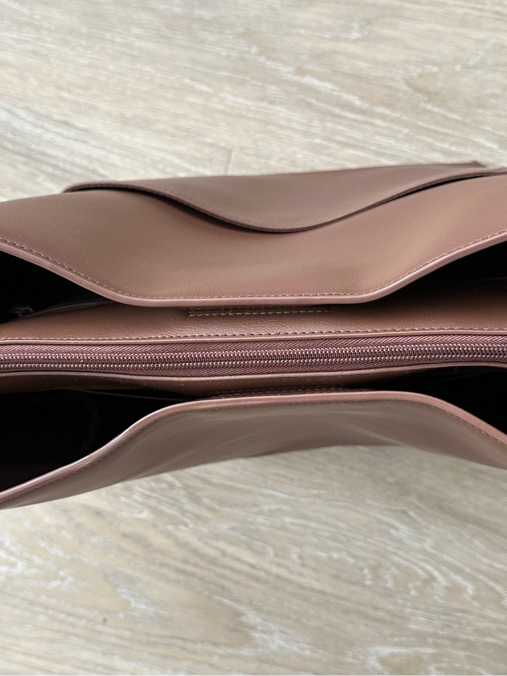 BEIS Essentials Tote - Picture 5 of 7